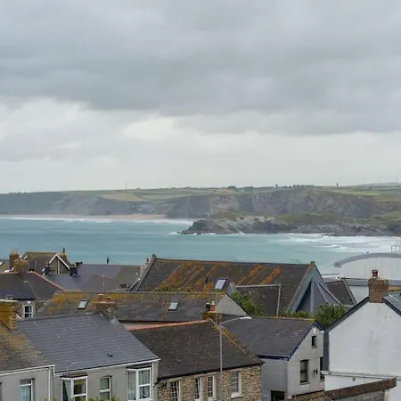 Stylish & Modern Home, Newquay W/parking