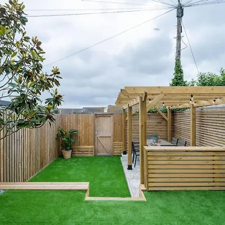 Stylish & Modern Home, Newquay W/parking